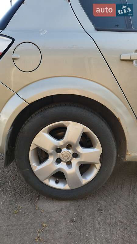 Хэтчбек Opel Astra 2006 в Киеве