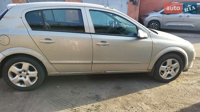 Хэтчбек Opel Astra 2006 в Киеве