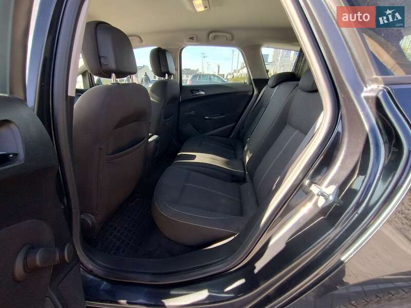 Универсал Opel Astra 2013 в Тернополе