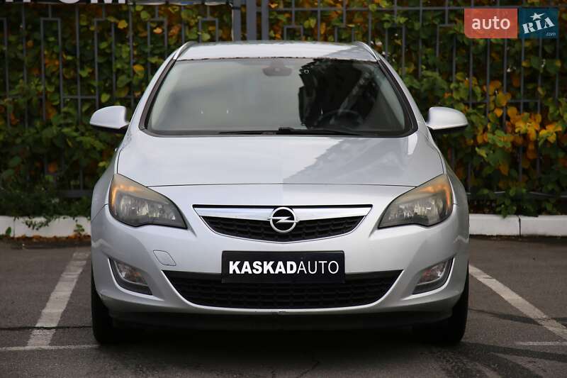 Універсал Opel Astra 2011 в Харкові