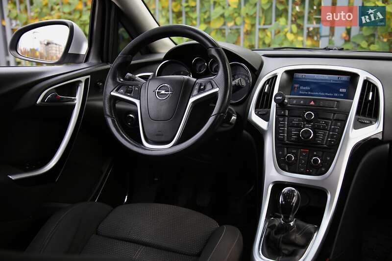 Універсал Opel Astra 2011 в Харкові