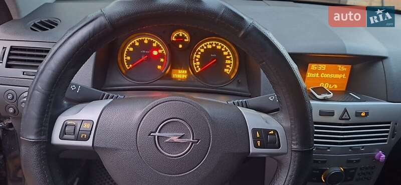 Хэтчбек Opel Astra 2010 в Кропивницком