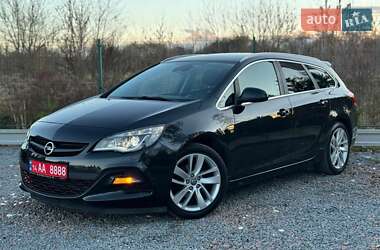 Універсал Opel Astra 2015 в Дрогобичі