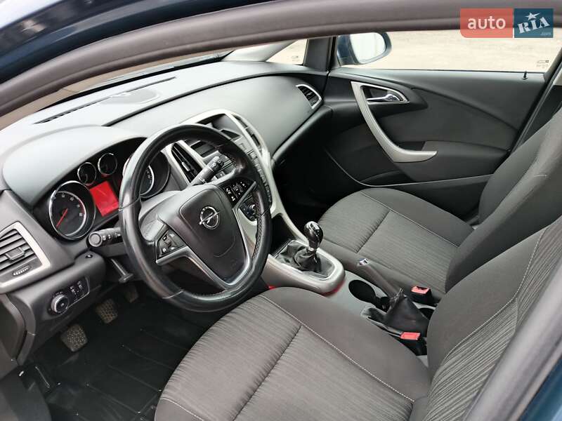 Хэтчбек Opel Astra 2011 в Прилуках