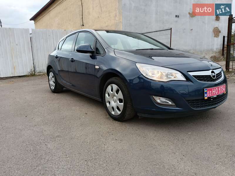 Хэтчбек Opel Astra 2011 в Прилуках