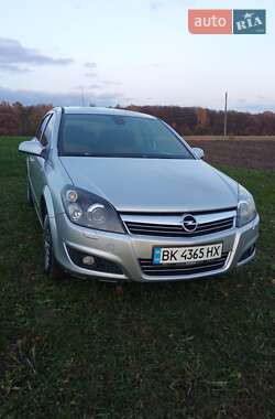 Хетчбек Opel Astra 2008 в Млиніві