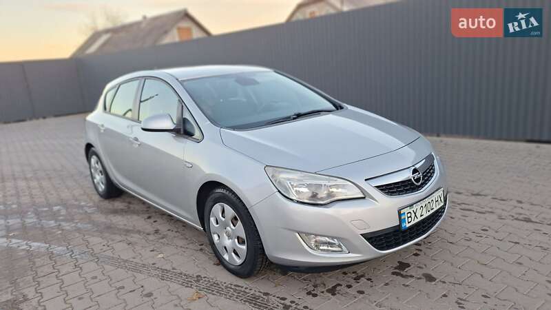 Хэтчбек Opel Astra 2011 в Ярмолинцах