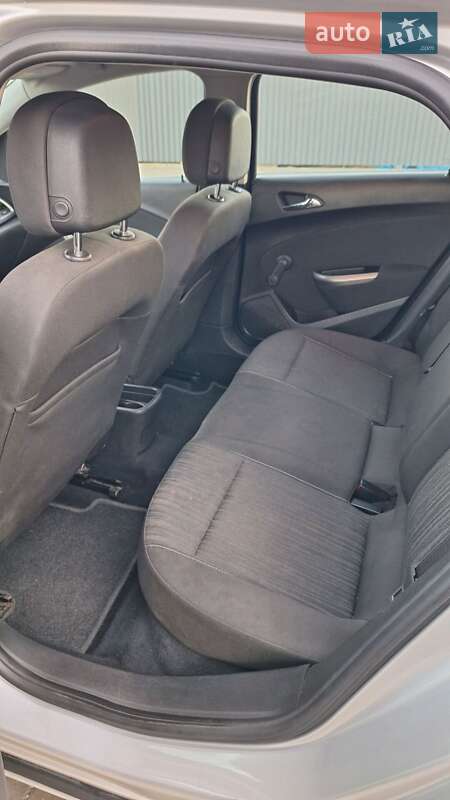 Хэтчбек Opel Astra 2011 в Ярмолинцах