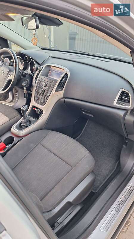 Хэтчбек Opel Astra 2011 в Ярмолинцах