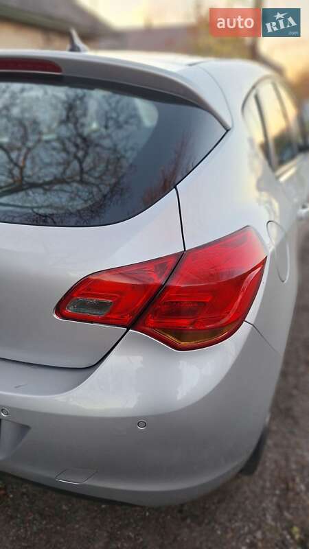 Хэтчбек Opel Astra 2011 в Ярмолинцах