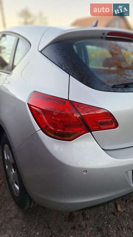 Хэтчбек Opel Astra 2011 в Ярмолинцах