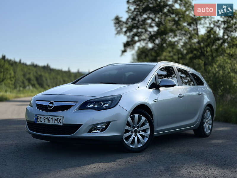 Универсал Opel Astra 2012 в Дрогобыче
