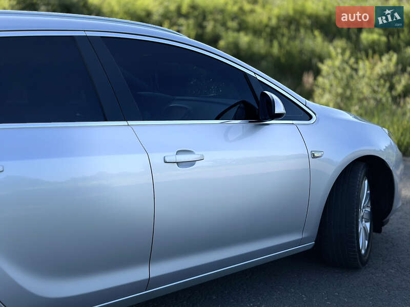 Универсал Opel Astra 2012 в Дрогобыче