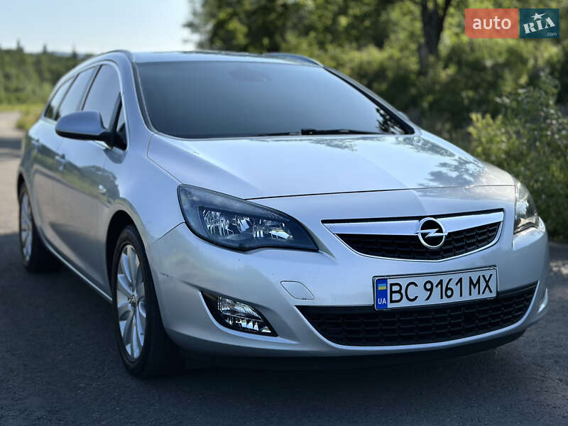 Универсал Opel Astra 2012 в Дрогобыче
