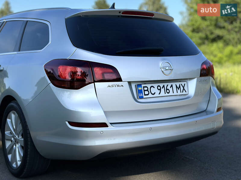 Универсал Opel Astra 2012 в Дрогобыче