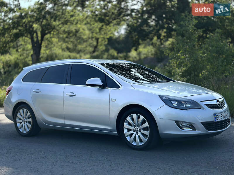 Универсал Opel Astra 2012 в Дрогобыче