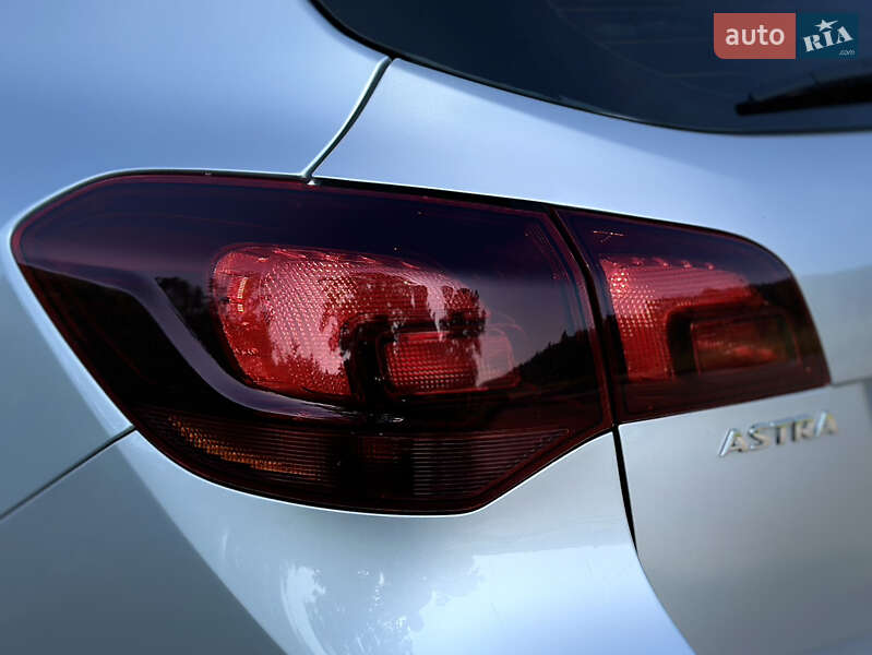 Универсал Opel Astra 2012 в Дрогобыче