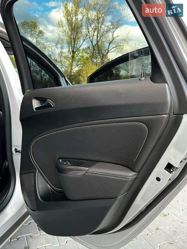 Универсал Opel Astra 2012 в Дрогобыче