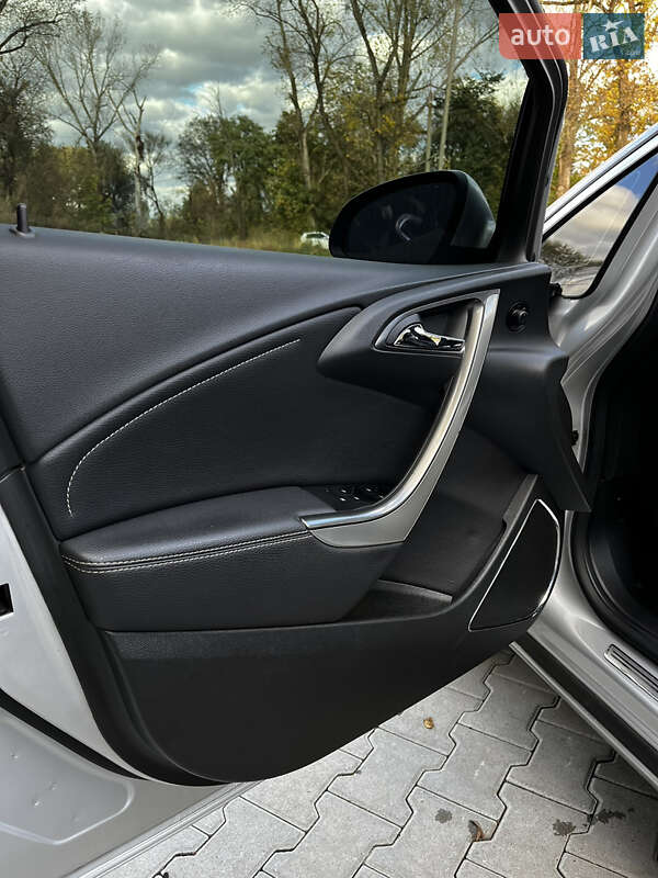 Универсал Opel Astra 2012 в Дрогобыче