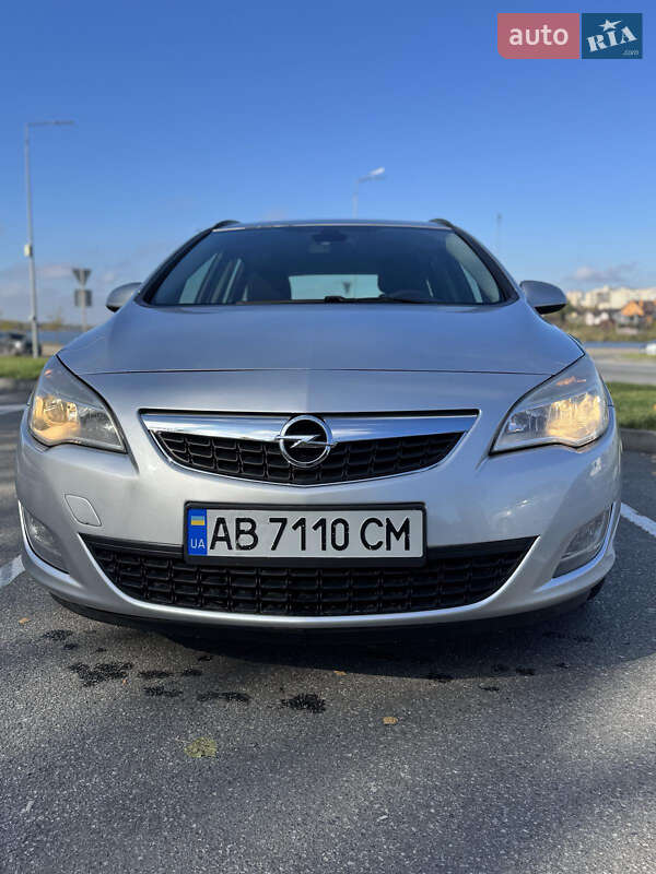 Универсал Opel Astra 2011 в Виннице
