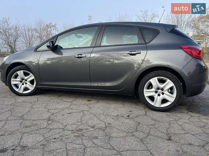 Хэтчбек Opel Astra 2011 в Хороле фото 12 Хэтчбек Opel Astra 2011 в Хороле