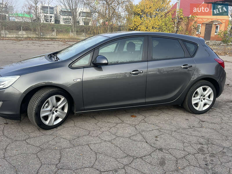 Хэтчбек Opel Astra 2011 в Хороле фото 56 Хэтчбек Opel Astra 2011 в Хороле