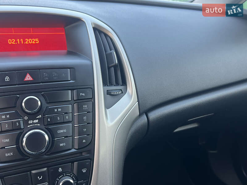 Хэтчбек Opel Astra 2011 в Хороле фото 71 Хэтчбек Opel Astra 2011 в Хороле