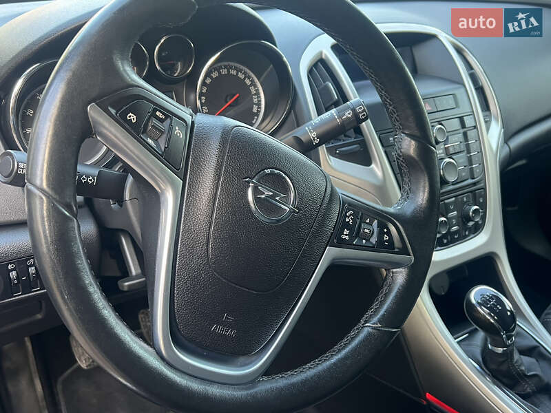 Хэтчбек Opel Astra 2011 в Хороле фото 76 Хэтчбек Opel Astra 2011 в Хороле