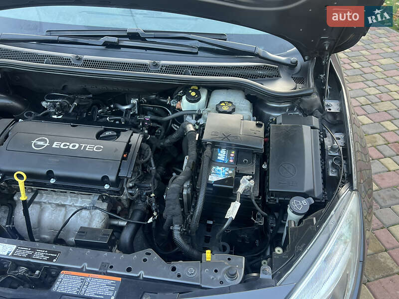 Хэтчбек Opel Astra 2011 в Хороле фото 112 Хэтчбек Opel Astra 2011 в Хороле