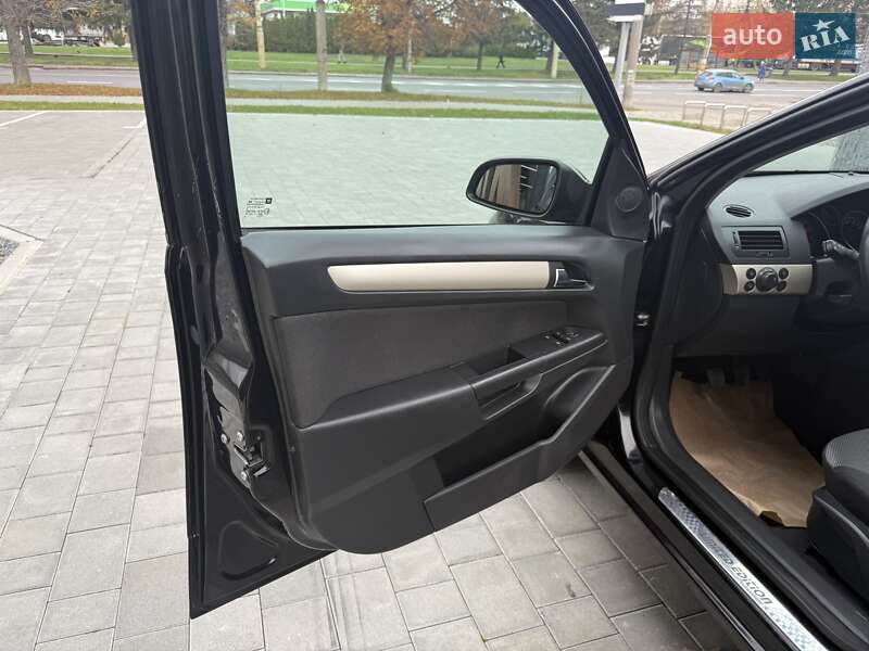 Универсал Opel Astra 2008 в Луцке