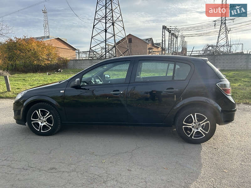 Хэтчбек Opel Astra 2009 в Нововолынске