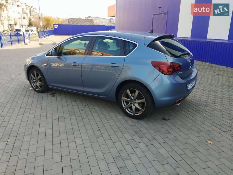 Хэтчбек Opel Astra 2010 в Калуше