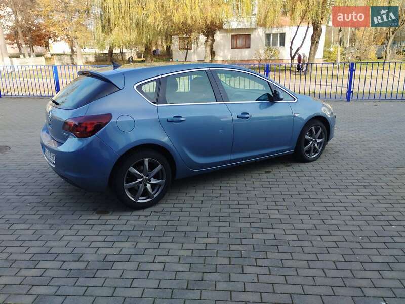 Хэтчбек Opel Astra 2010 в Калуше