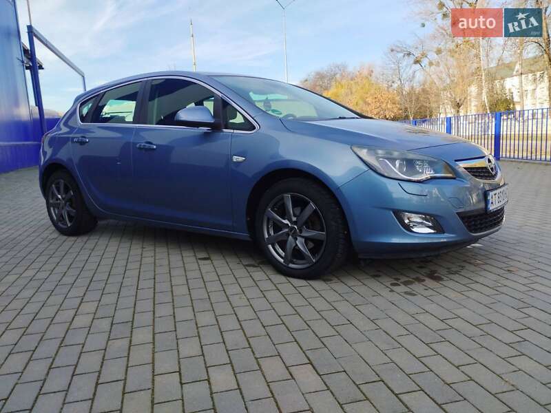 Хэтчбек Opel Astra 2010 в Калуше