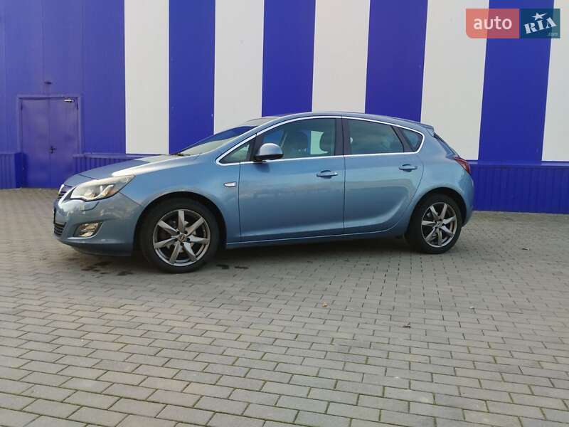 Хэтчбек Opel Astra 2010 в Калуше