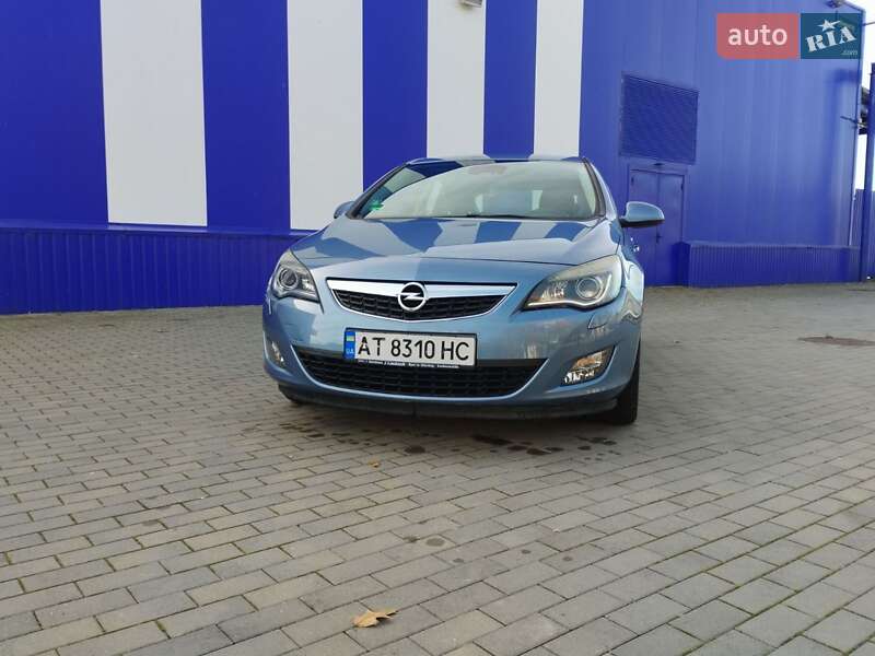 Хэтчбек Opel Astra 2010 в Калуше