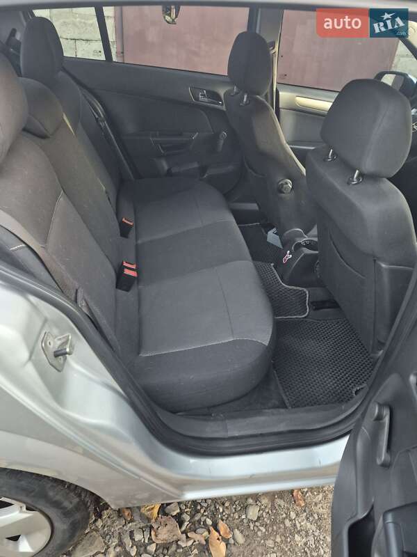 Хэтчбек Opel Astra 2008 в Кривом Роге фото 6 Хэтчбек Opel Astra 2008 в Кривом Роге