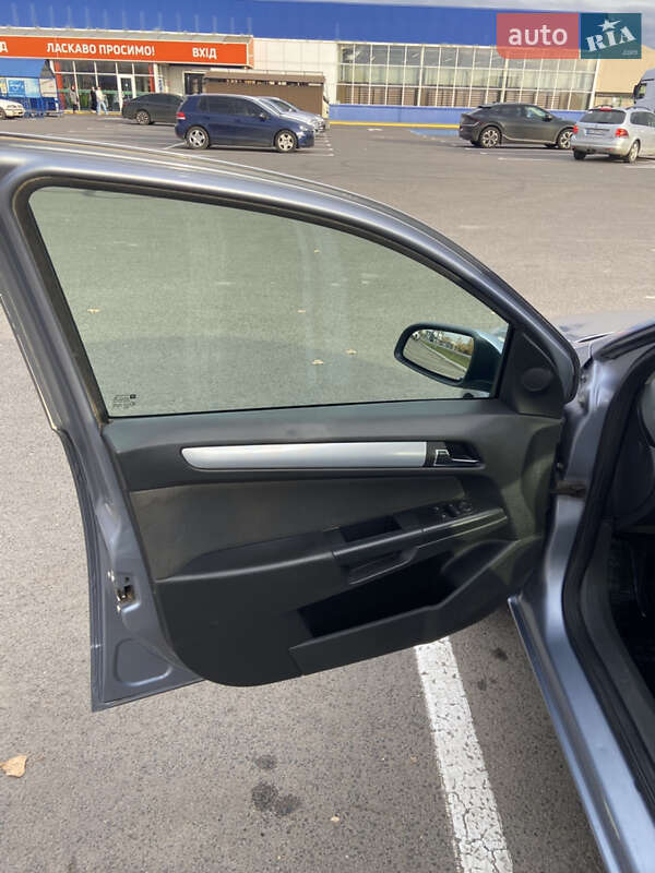 Универсал Opel Astra 2006 в Луцке