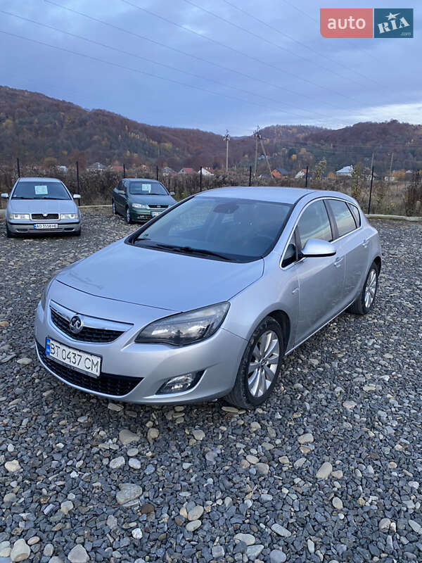 Хэтчбек Opel Astra 2011 в Иршаве фото Хэтчбек Opel Astra 2011 в Иршаве