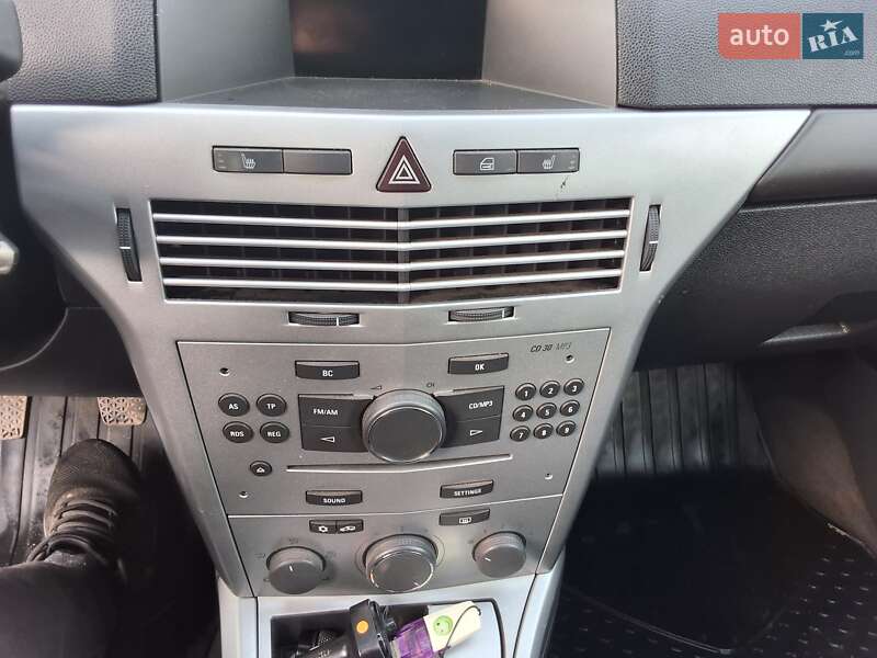 Универсал Opel Astra 2011 в Хороле фото 20 Универсал Opel Astra 2011 в Хороле