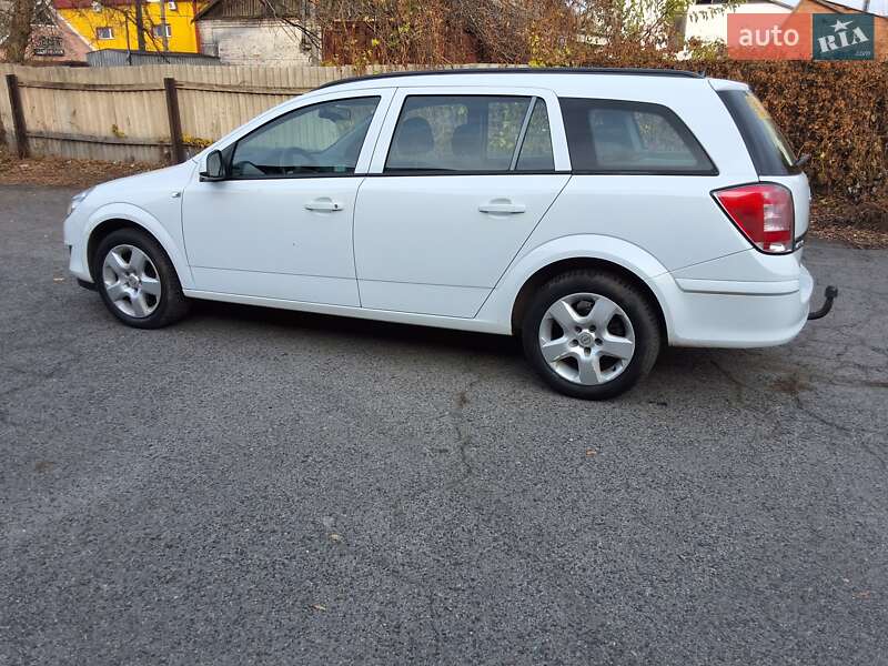 Универсал Opel Astra 2011 в Хороле фото 6 Универсал Opel Astra 2011 в Хороле