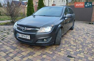 Универсал Opel Astra 2010 в Обухове