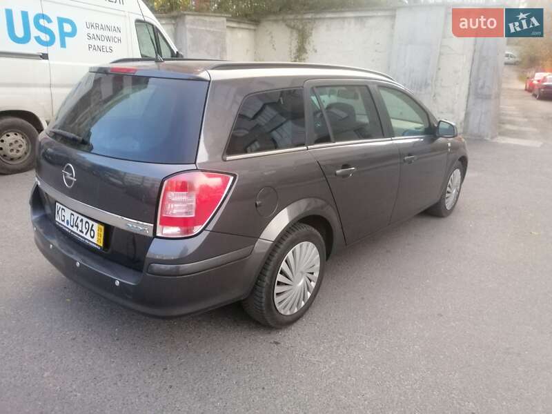 Універсал Opel Astra 2010 в Тернополі