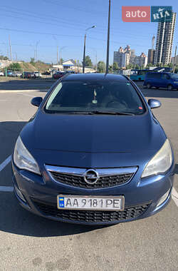 Универсал Opel Astra 2011 в Киеве