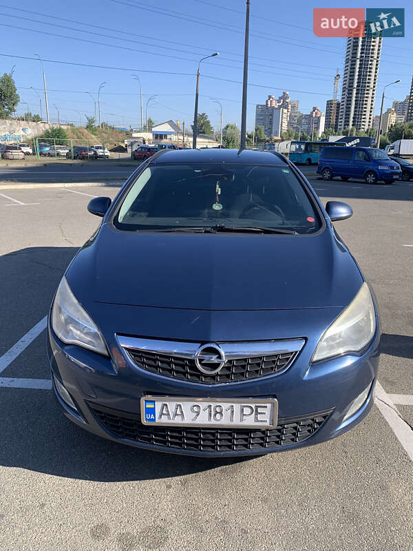 Opel Astra 2011