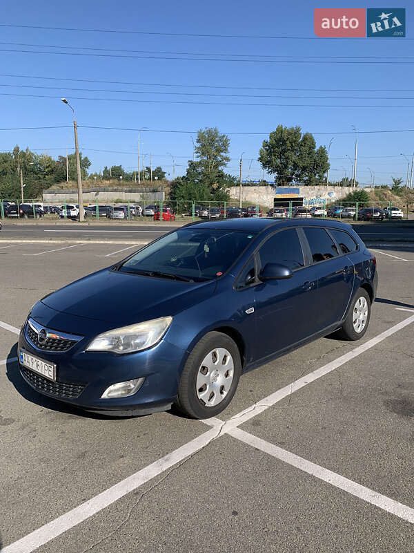 Універсал Opel Astra 2011 в Києві