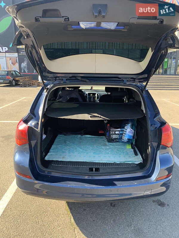 Універсал Opel Astra 2011 в Києві