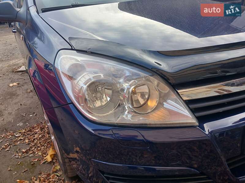 Універсал Opel Astra 2010 в Івано-Франківську