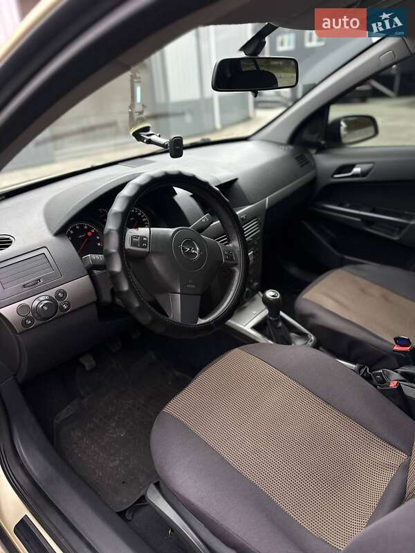 Хэтчбек Opel Astra 2005 в Кременчуге