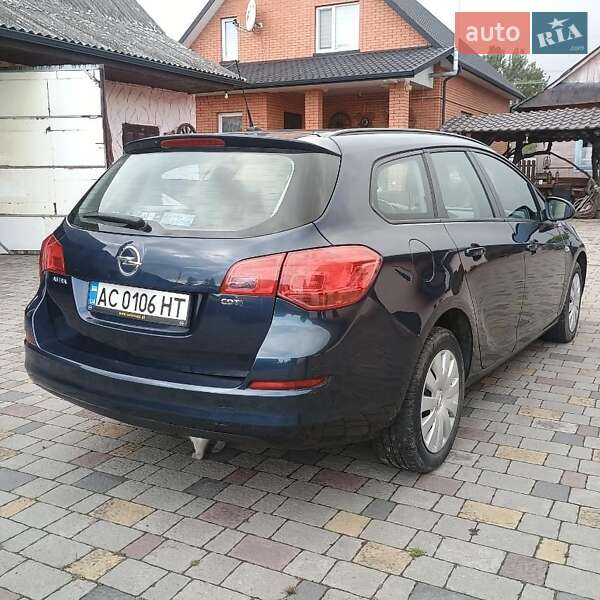 Универсал Opel Astra 2011 в Камне-Каширском